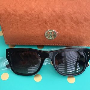 Tory Burch Square Classic sunglasses